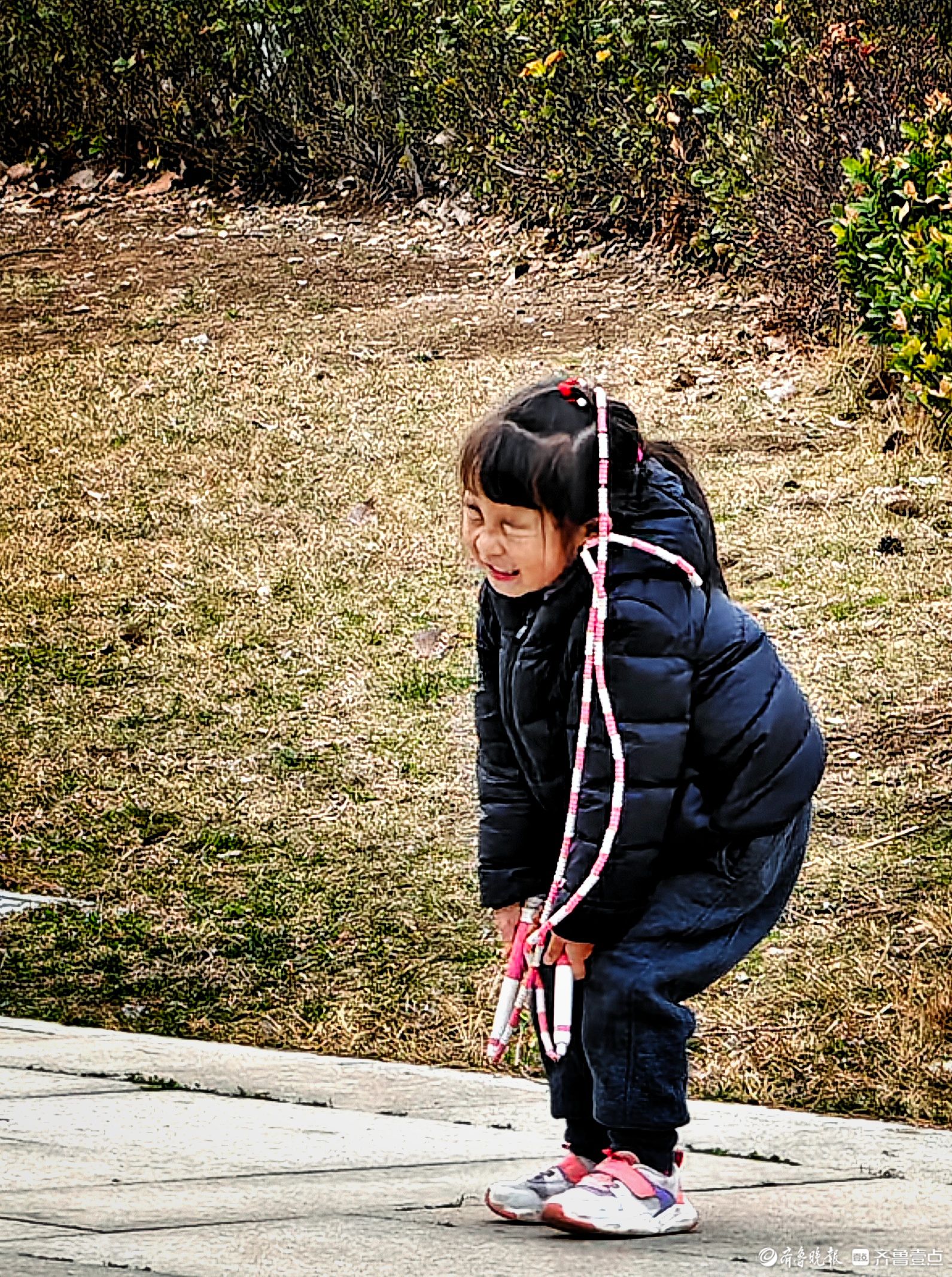 华山湖公园，学跳绳的小朋友