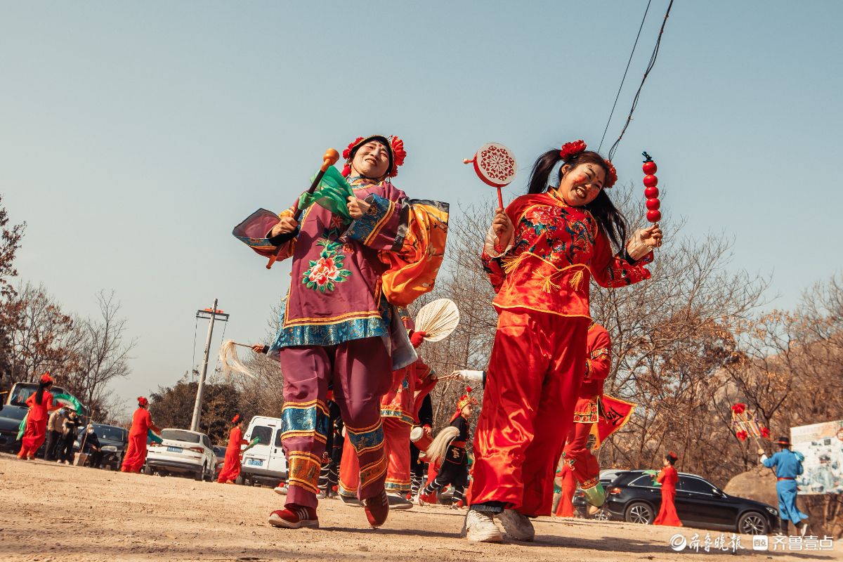 新春随手拍|老少齐上阵，非遗代代传