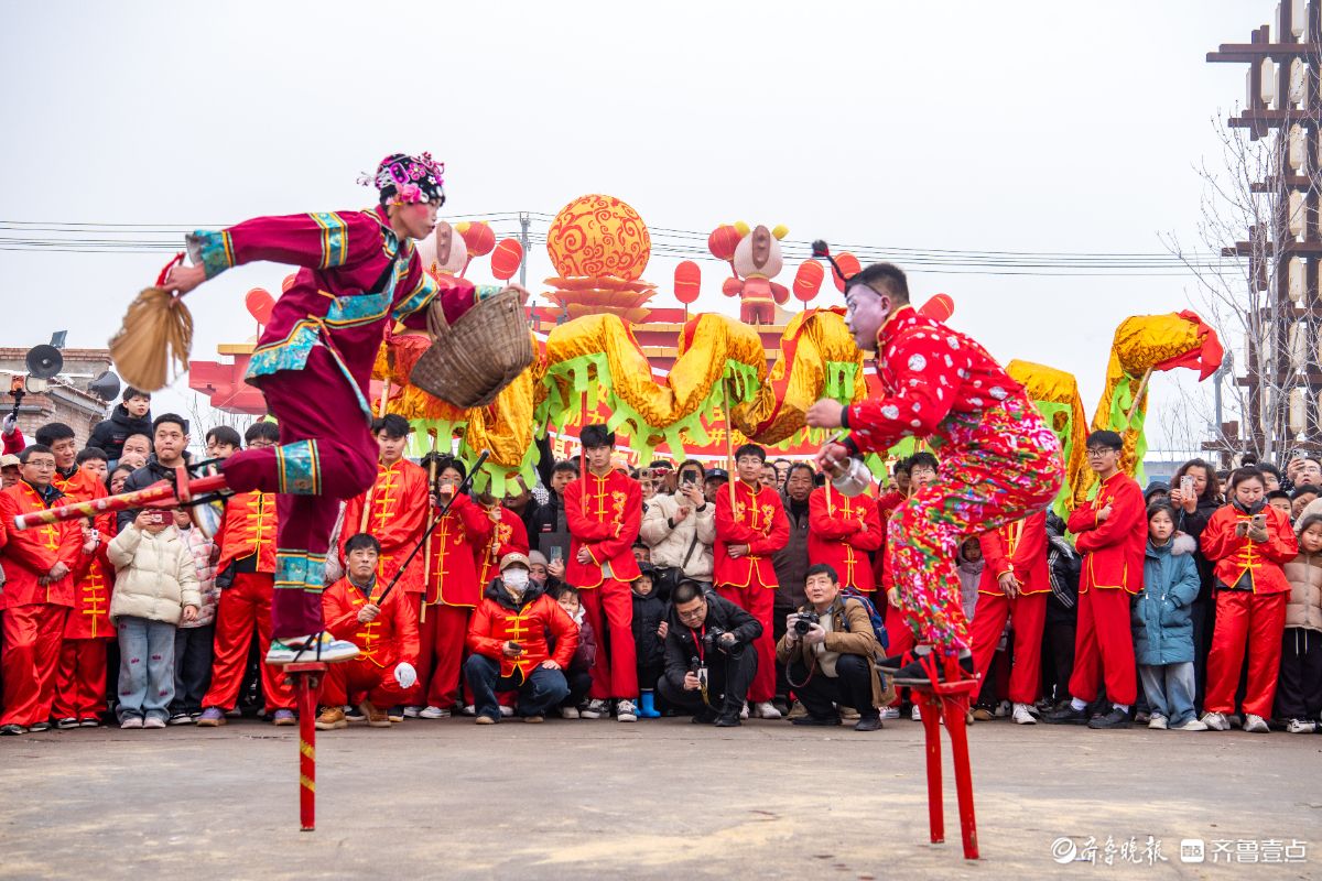 新春随手拍|高跷踏春