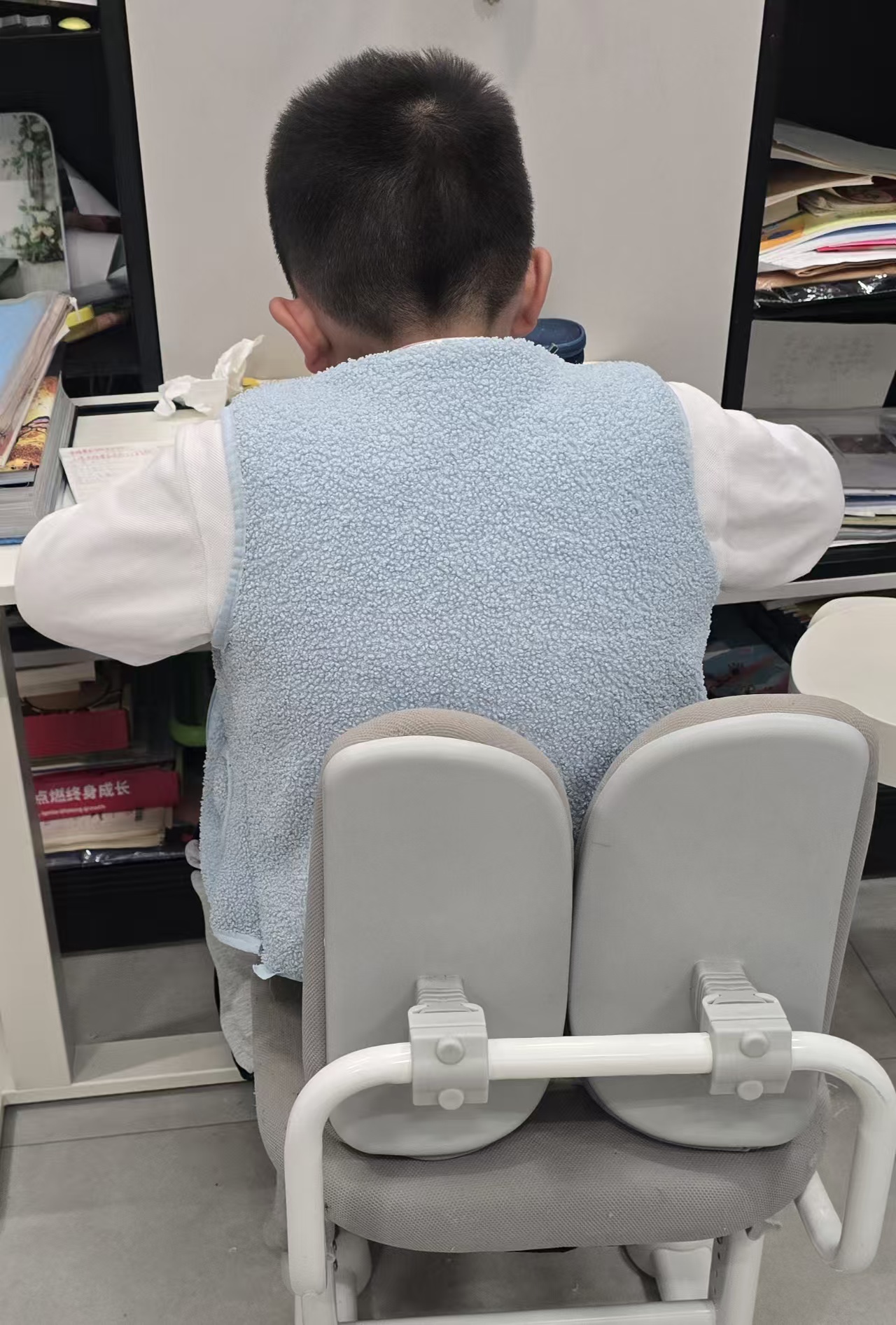 壹点315|AI学习机狂飙，算法围猎下的“教育困局”