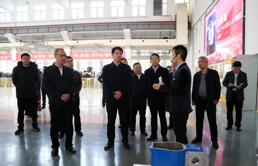 济南市长清区委副书记、区长王士强一行到鲁劳职院调研