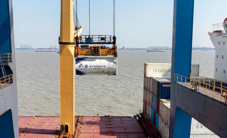 我国大型固态储氢设备实现首次充氢状态海运出口