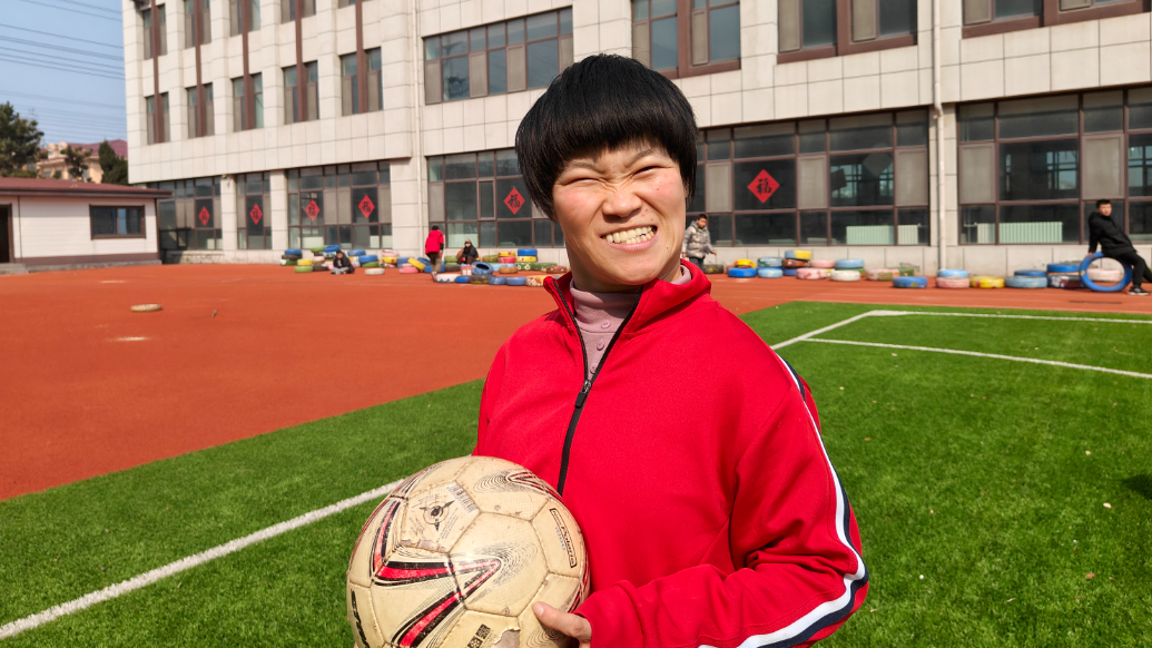 果然视频丨青岛脑瘫女子五年创作10部小说