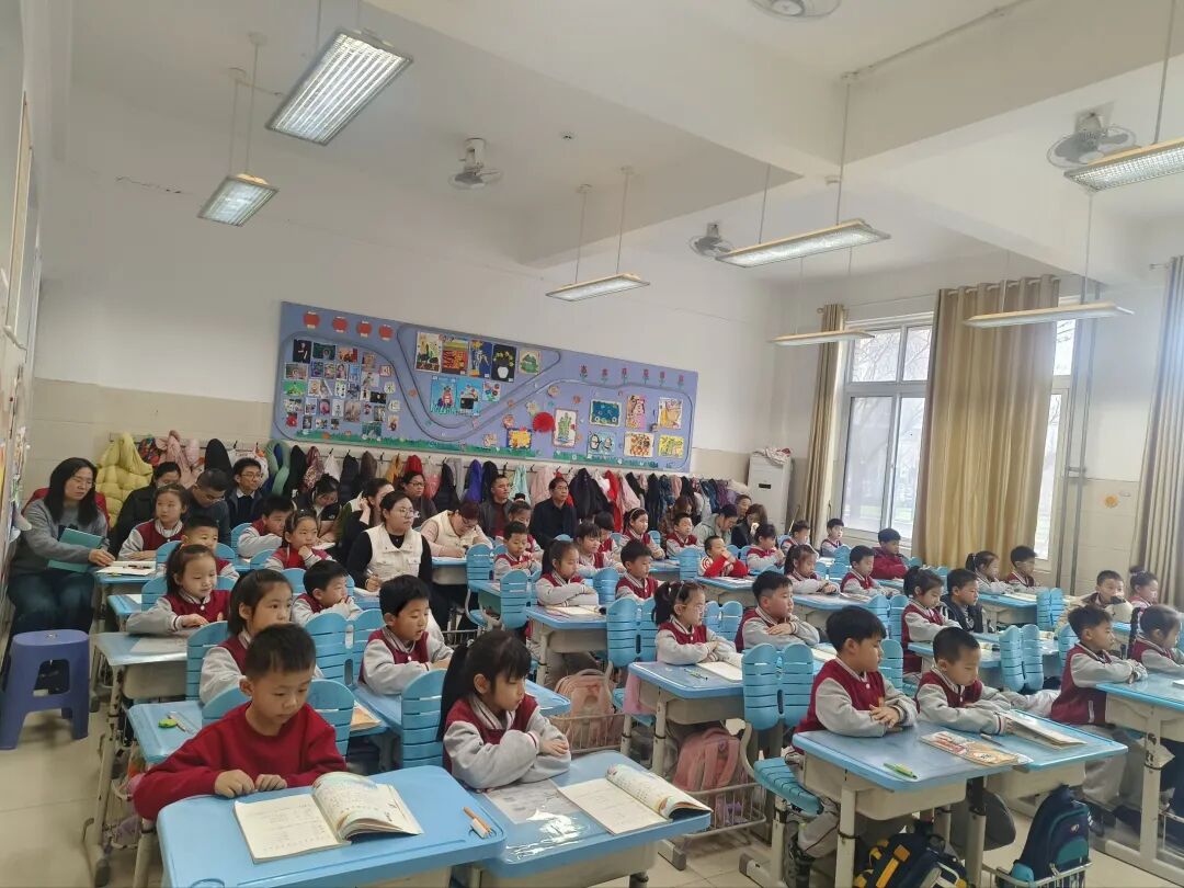 以课示范传经验！济南高新区黄金谷学校开展骨干教师示范课活动