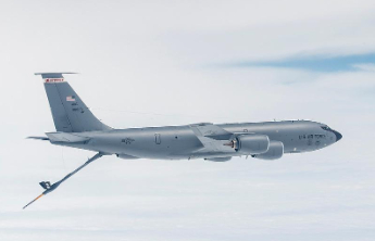 美国一架KC-135空中加油机在伊拉克西部坠毁