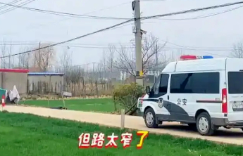 巡逻警车为婚车让行，是对“为人民服务”的诠释