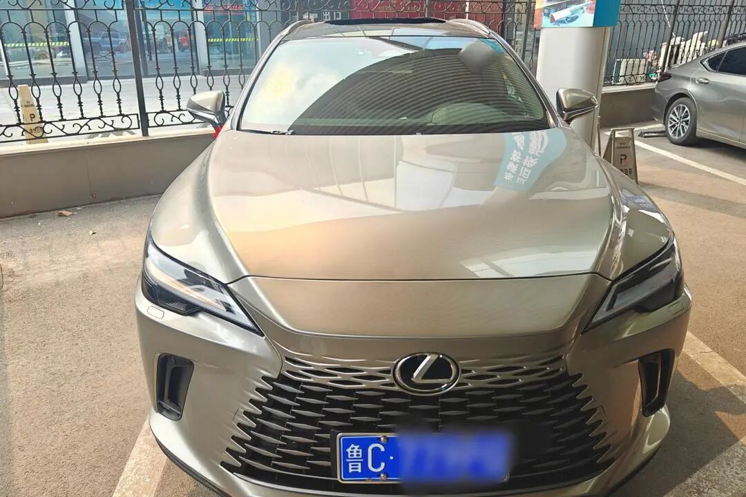 45万新车刚提18天，天窗高速上爆碎 淄博车主提出全额退或换新车遭拒