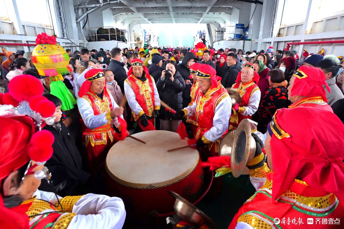 新春随手拍|乘船渡海赶庙会