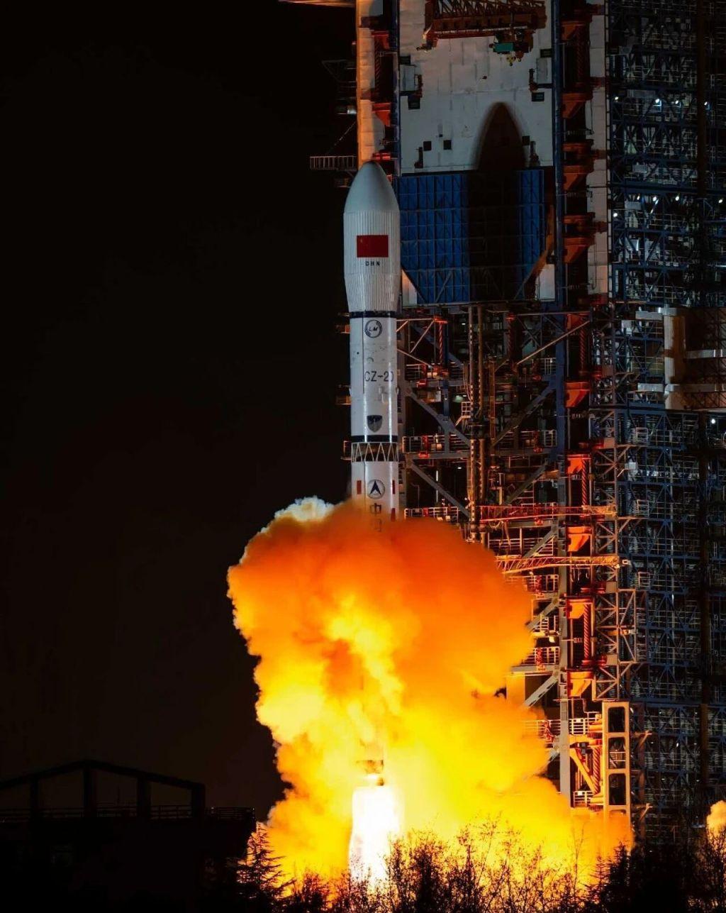 长征二号丁运载火箭成功发射试验三十号卫星03、04星