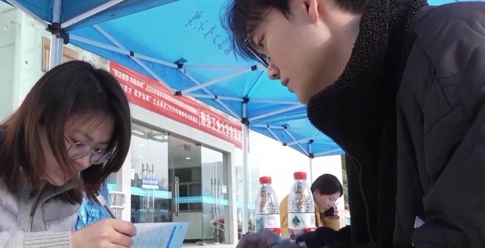 全国多地春招进高校，前沿科技领域人才受欢迎