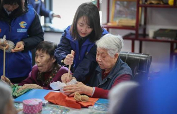 青岛能源集团“暖到家”青年志愿服务队书写新时代雷锋故事