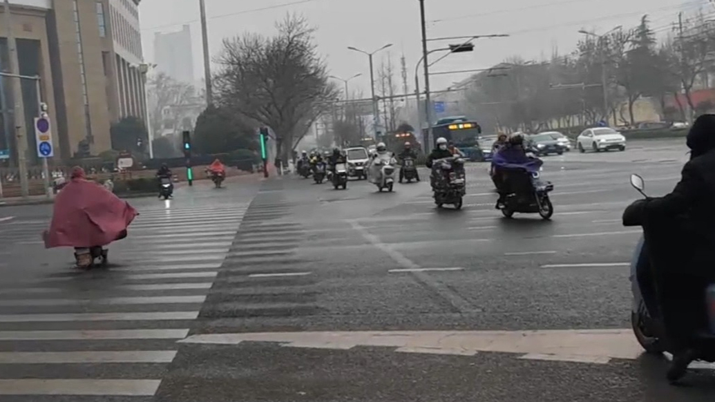 天气情报站|淅淅沥沥！济南一场春雨降至，雨天路滑出行注意安全