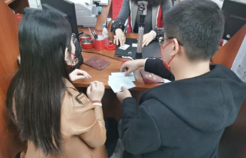 我们在这里相遇|在千佛山相亲会加了他的信息牌，现在宝宝三岁了
