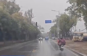 未来三天南方多阴雨西北等地有降雪，外出需注意交通安全