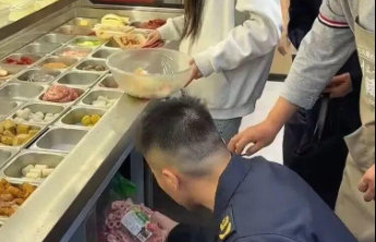 “刘文祥”麻辣烫致歉:终止涉事门店合作,全国门店自查并安装监控