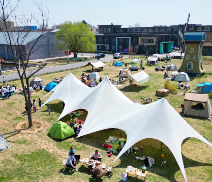 近日，潍坊1532非遗特色街区凭借“工业遗存中的非遗生态园”主题，成功入选山东省非遗特色景区（街区）创新实践案例，以“工业遗产活化+非遗融合”的创新模式，走出了一条非遗保护传承与文旅产业深度融合的新路径。