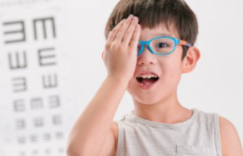 为了孩子视力一掷千金？当心你高价配的“护眼镜片”只是噱头