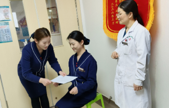 菏泽市创伤医院产一科开展礼仪素养提升培训，为孕产服务增添温情