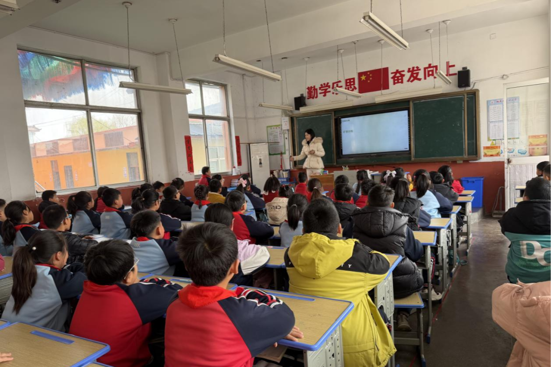 垃圾分类进校园，共建绿色生态美