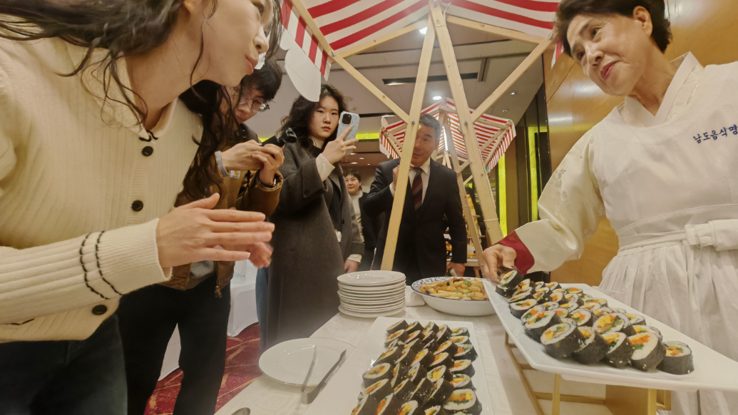 果然视频|中韩大厨空降，三十年老友记开吃！