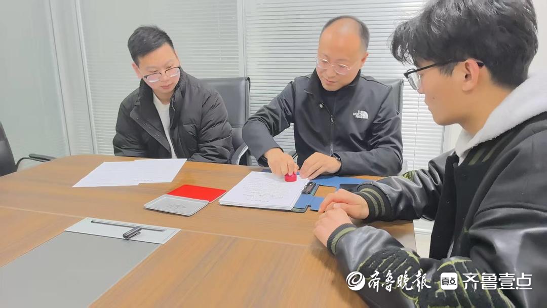 带公章进校抢人才，聊大招聘会现“最快签约”