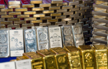 贵金属价格狂泄！现货黄金逼近4500美元，白银大跌超13%