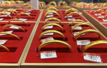 胖东来金饰克价跌至1315元，足金金条克价一夜跌60元