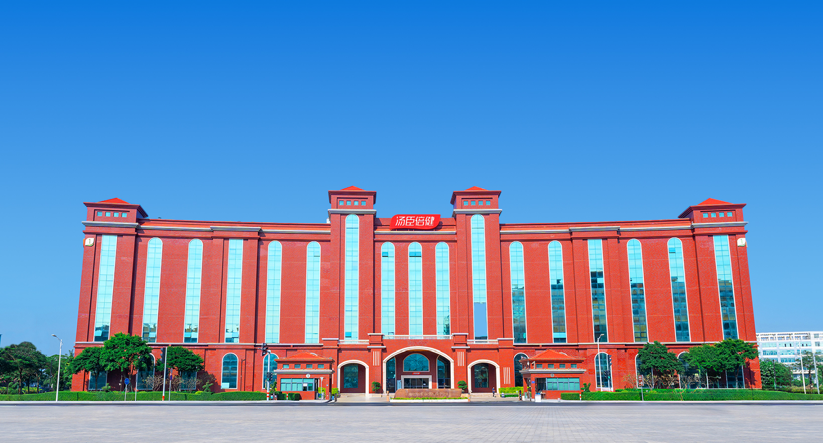 高频上新创新产品汤臣倍健2025年净利润同比增长19.81%