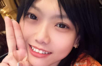 性格开朗、对生活充满热情！爱笑的她期待在千佛山与你相遇