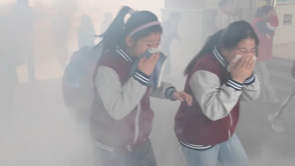 沉浸式体验零距离接触！德州天衢新区太阳城小学消防演练硬核实操