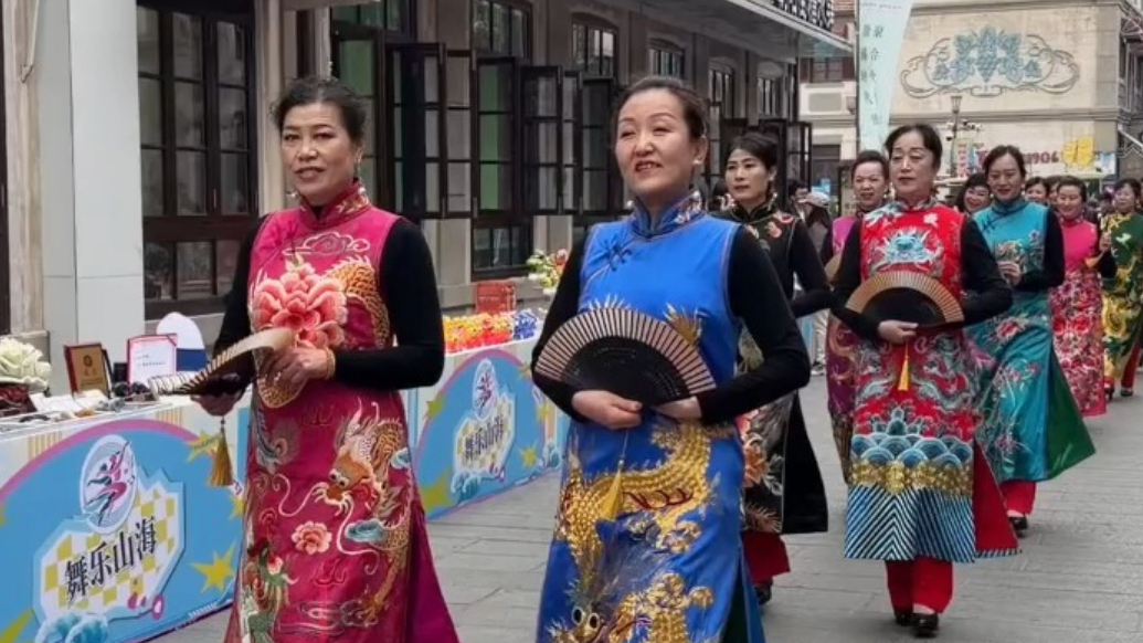 果然视频｜烟台朝阳街变身“全民艺术嘉年华”，各类节目轮番上演