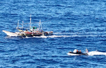 中国海警位中国黄岩岛领海及周边区域执法巡查