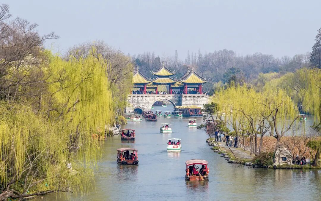 纠偏不休假等于“敬业奉献”，让休假权长出“牙齿”