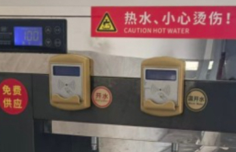 学生喝口热水都要收费？校园不能肆意“割韭菜”