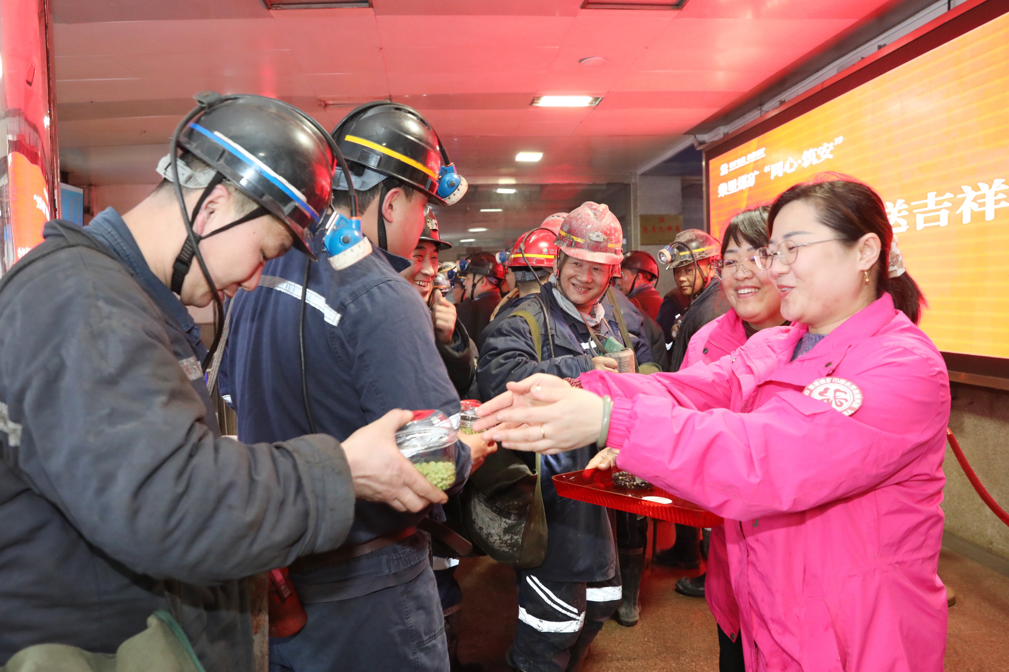 系上平安带，答好安全题，山东能源柴里煤矿这场慰问超暖心