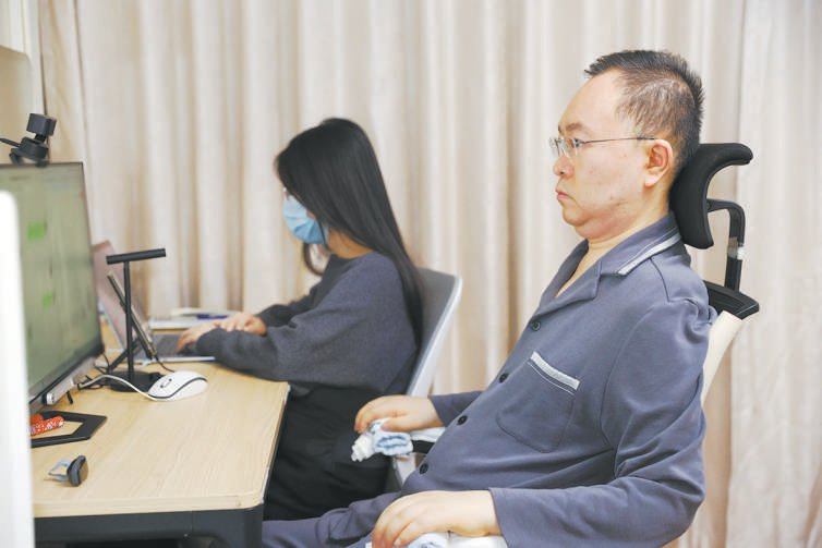 不是一个人的战斗 蔡磊进入渐冻症终末期 