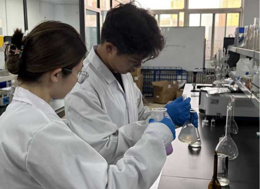 从“课堂小白”到“技术创客”，职校生用液态金属点亮创新赛道