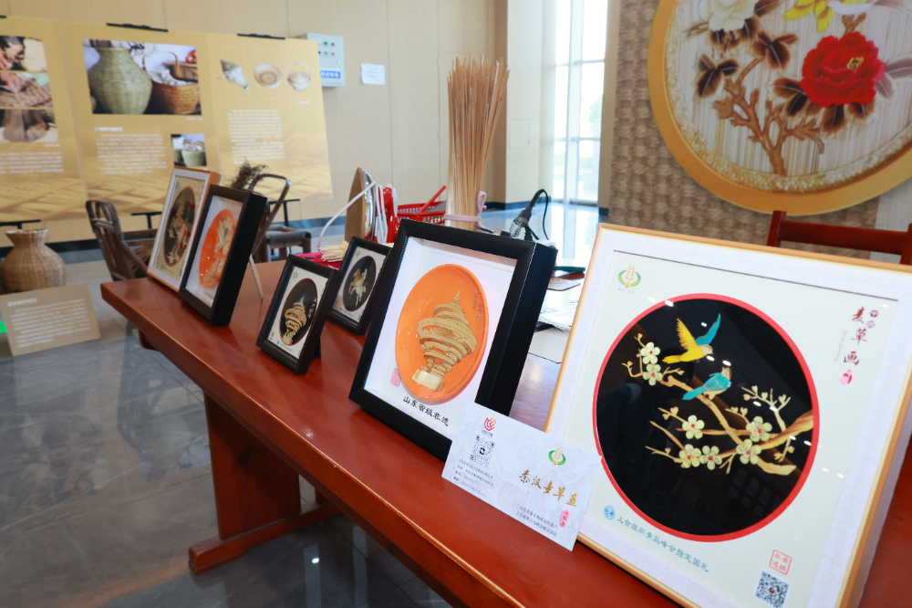 一编一织皆传承！青岛草编展走进青岛理工大学