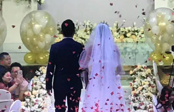 我们在这里相遇|9年前相亲会上邂逅，如今已是圆满的四口之家