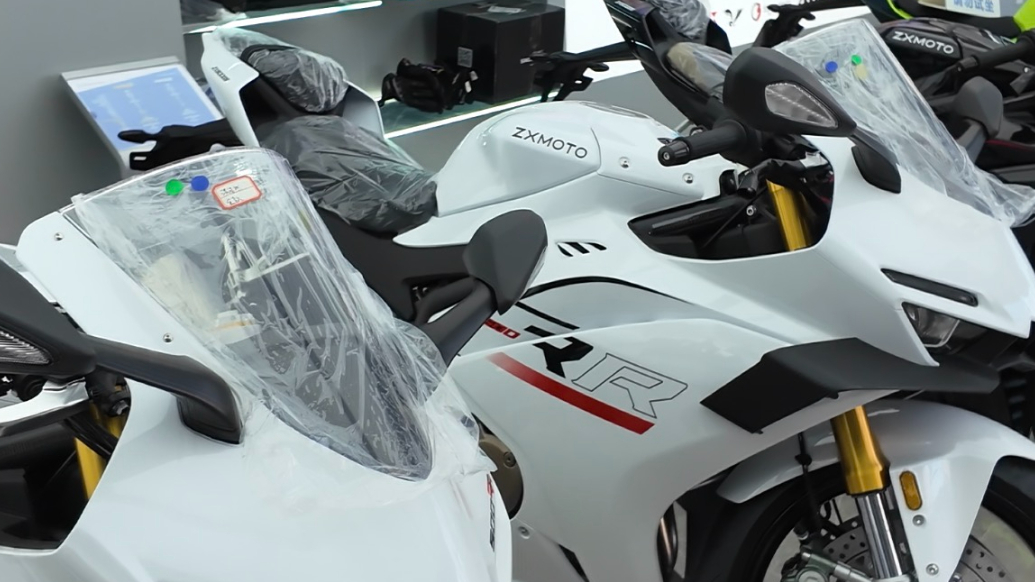 果然视频丨夺冠同款车型受关注！张雪机车交付日期已排至六七月份