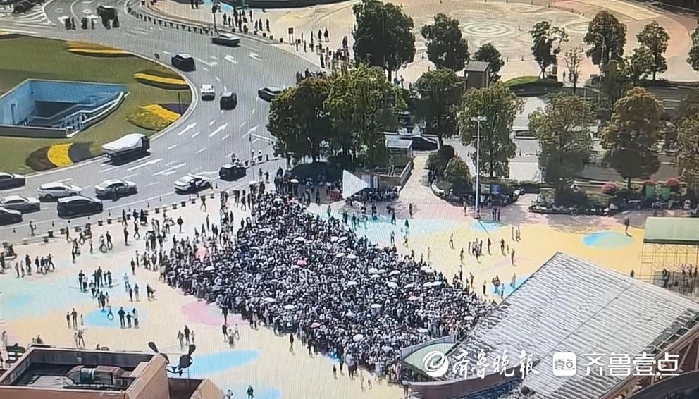 排队一个半小时仍无法进入景区，游客大喊“退票”！湖州龙之梦景区回应