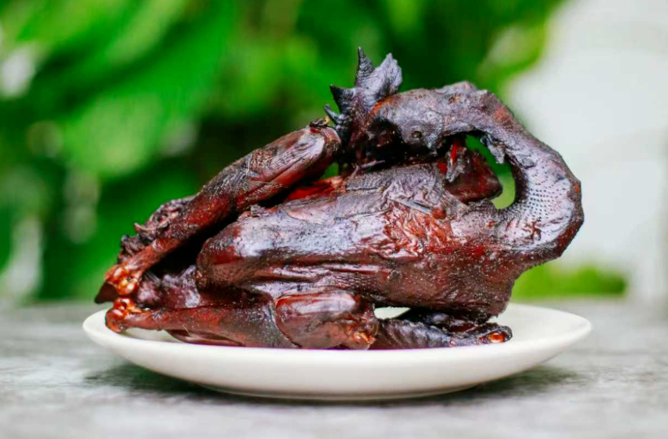 魏老六熏鸡｜两百年熏香，运河边的“铁公鸡”