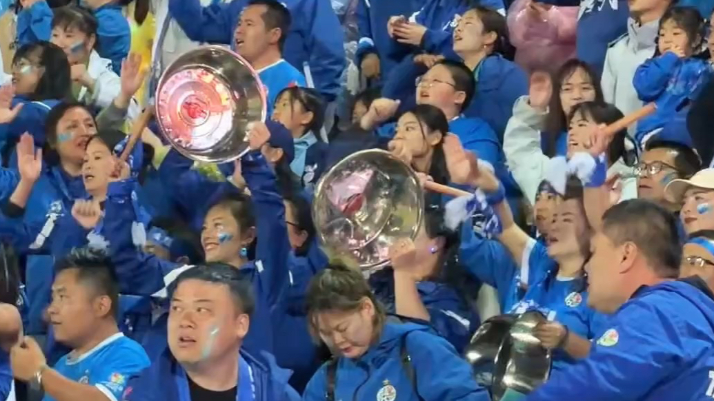 果然视频｜好接地气的足球比赛，湖南永州球迷用不锈钢盆助威