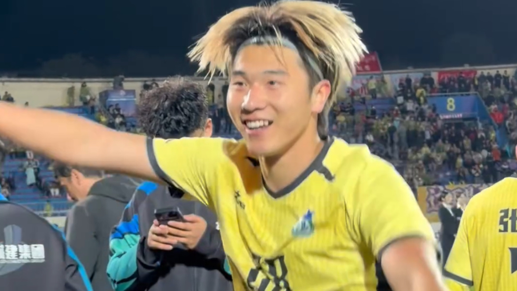 果然视频｜CMG群众足球邀请赛泰安1:0永州，夺得冠军，白云飞开心跳舞