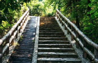 登山踏青好时节，运动风险要防范