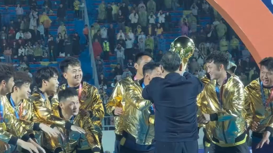 果然视频｜2026泰山好水CMG群众足球邀请赛，山东泰安队卫冕冠军，李白：有些紧张但最终赢的时候会更开心