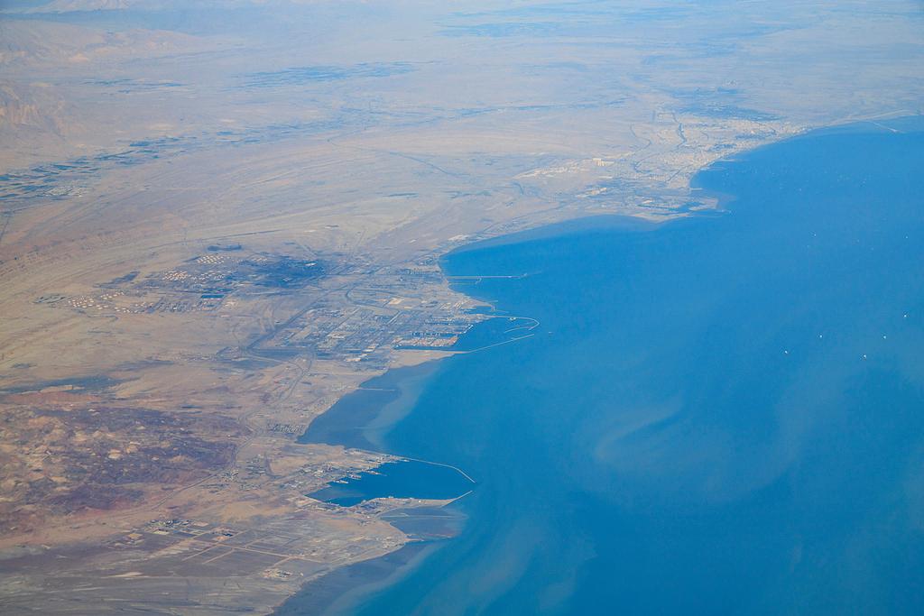 伊朗高级官员称不会为暂时停火而重新开放霍尔木兹海峡