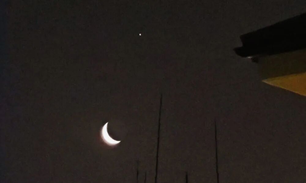 6日夜晚至7日凌晨心宿二伴月，夜空上演“红白配”