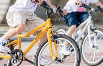 不满12岁骑车上路违法？真的！曾发生过悲剧