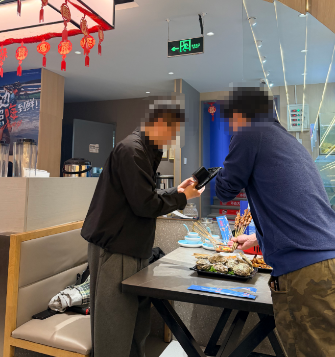 一桌菜直接进泔水桶？拍完就扔的探店歪风该刹了